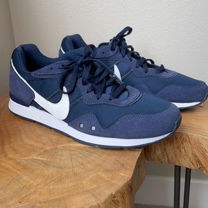 Nike Venture Runner
